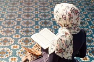 Wear hijab when reading Quran